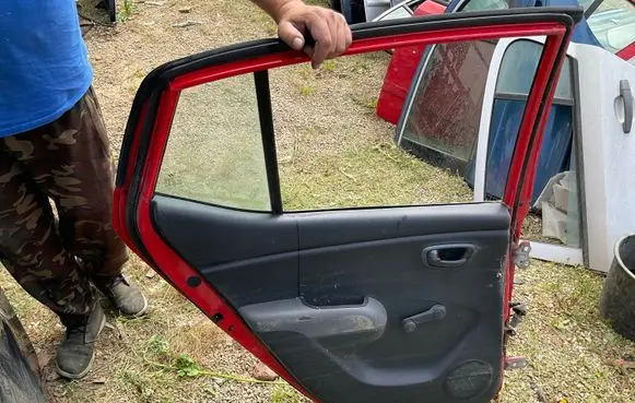 Hyundai i10 Rear door