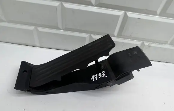 BMW 5 E60 E61 Accelerator throttle pedal 6772645 25916010 250308