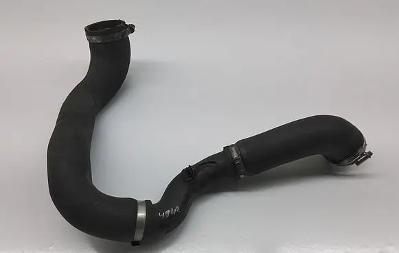 Ford Kuga II Intercooler hose/pipe FV416K683AD