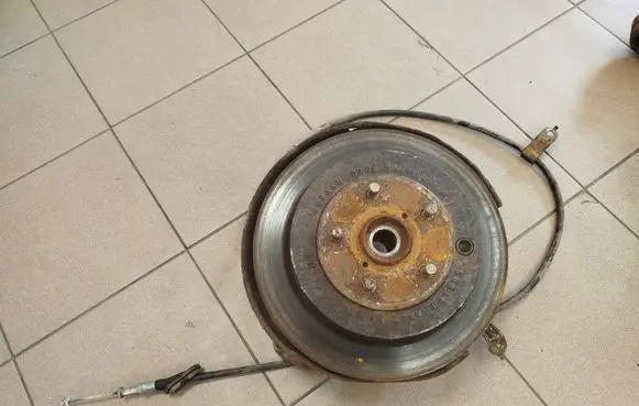 Subaru B9 Tribeca Front wheel hub spindle knuckle 