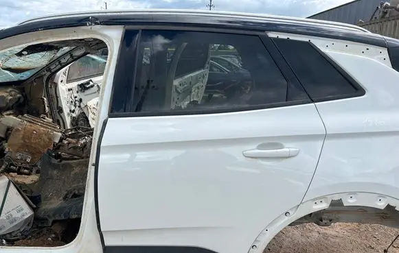 Opel Grandland X Rear door