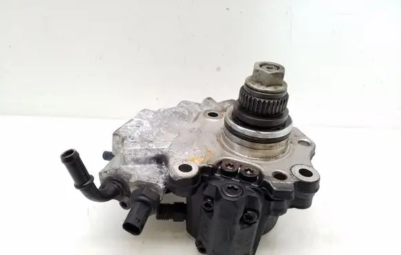 Mercedes-Benz E W212 Fuel injection high pressure pump A6510701201