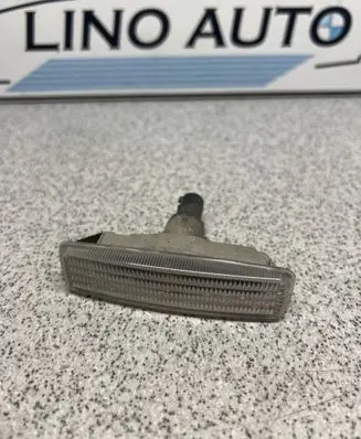 BMW 5 E39 Front fender indicator light 8360205