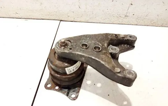 Engine mount bracket