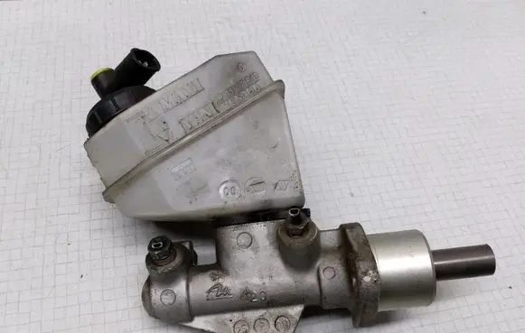 Renault Clio II Master brake cylinder 7700417649