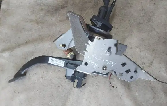 Ford Kuga I Clutch pedal 3M517B633LD 11555M02