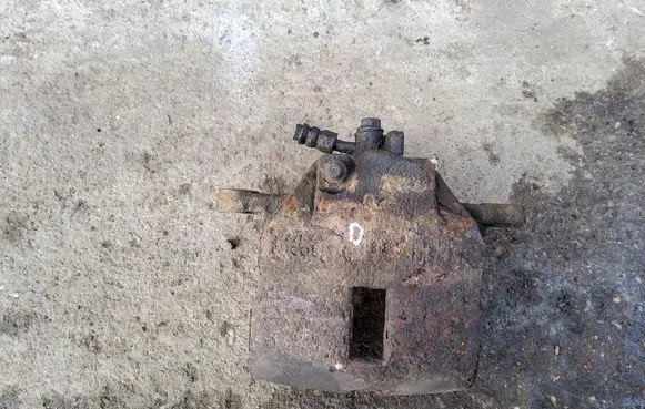 Nissan Almera N16 Front brake caliper