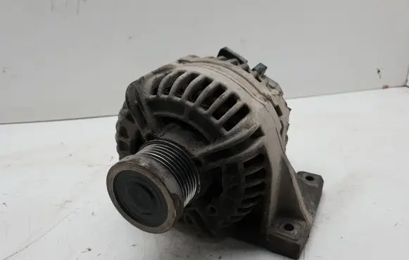 Volvo XC90 Generator/alternator 30667787 0124525060