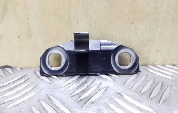 Volvo XC60 Front door lower hinge 