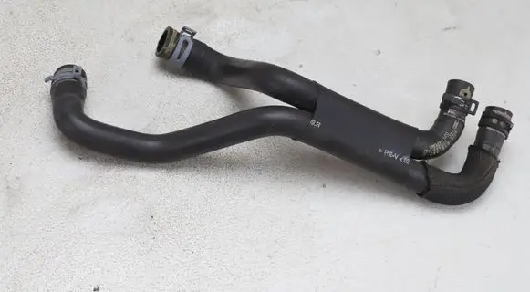 Engine coolant pipe/hose