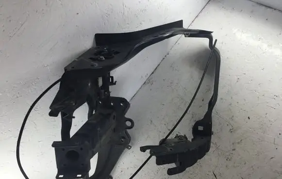 Mercedes-Benz CLS C219 Top upper radiator support slam panel