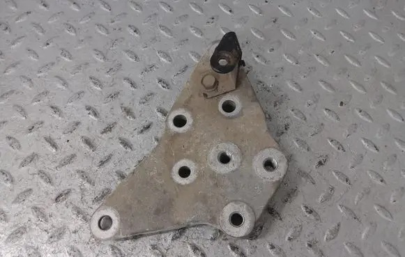 Gearbox mounting bracket