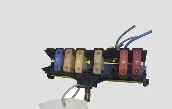 Peugeot 407 Fuse module 9636079380