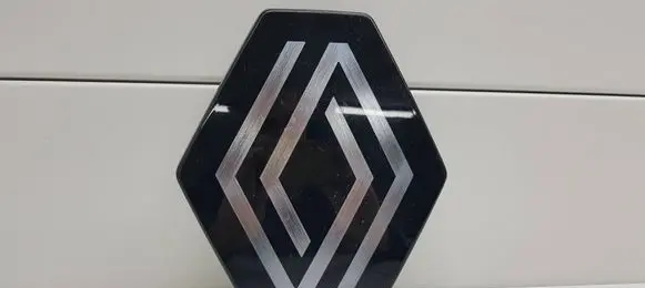Renault Scenic E-Tech V Manufacturers badge/model letters 628905702R