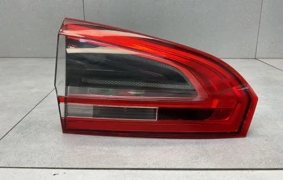 Tailgate rear/tail lights