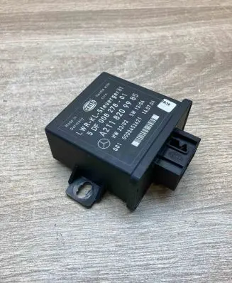 Mercedes-Benz E W211 Light module LCM A2118209985 5DF008278