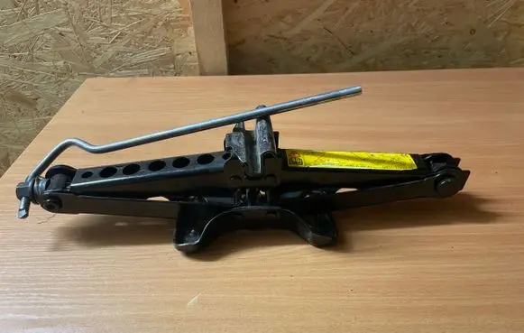 Ford Focus Lift Jack 6M5117080AB