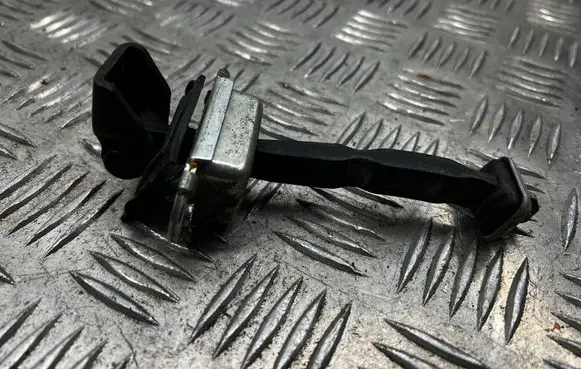 Skoda Octavia Mk2 (1Z) Rear door check strap stopper