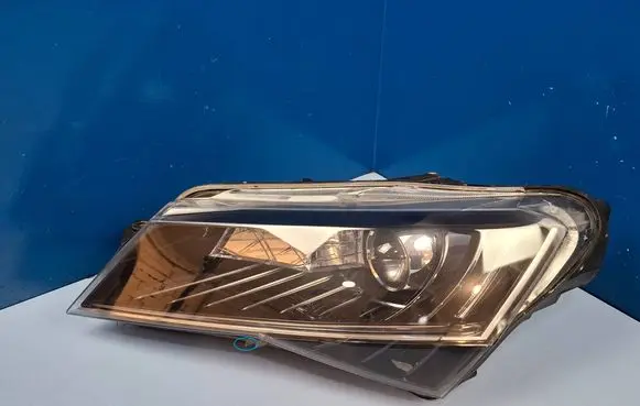 Skoda Superb B8 (3V) Headlight/headlamp 3V1941015B 1ZS01193925
