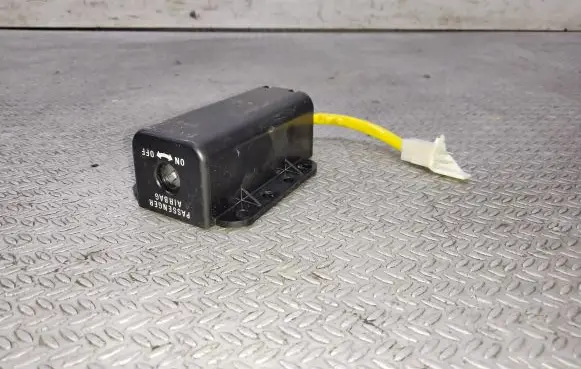 Mitsubishi Grandis Passenger airbag on/off switch MN151936