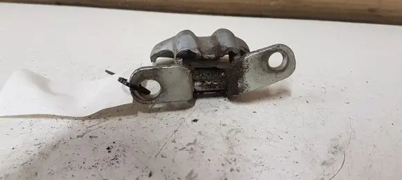 KIA Sorento Front door lower hinge