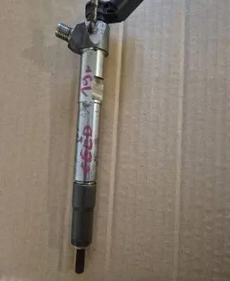KIA Ceed Fuel injector 338002U000
