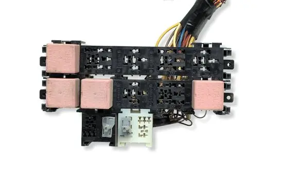 Renault Trafic II (X83) Relay mounting block 7703297572 20240041 8200308271