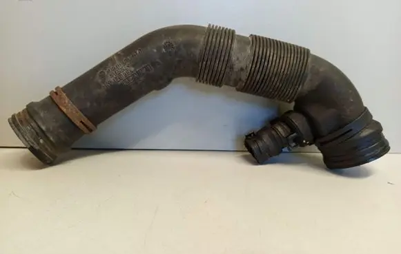 Volkswagen Jetta V Air intake hose/pipe 1K0129684