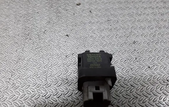Toyota Avensis Verso Glow plug pre-heat relay 2861067010 1567000671