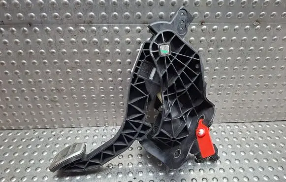 Peugeot 3008 II Clutch pedal S26301324 9676728880