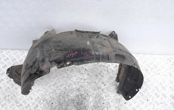 Front wheel arch liner splash guards