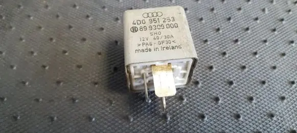 Volkswagen PASSAT B5.5 Other relay 4D0951253 899309000