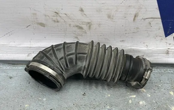 Audi Q5 SQ5 Air intake hose/pipe 06H129629C