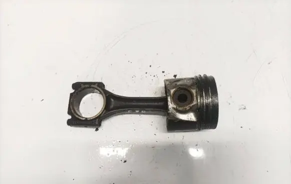 Volkswagen Golf IV Piston with connecting rod