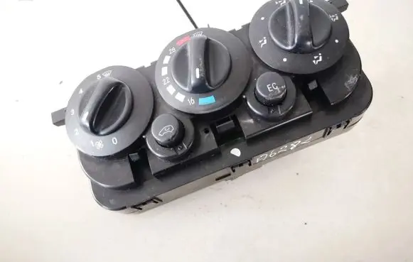 Mercedes-Benz A W168 Climate control unit 1688302085