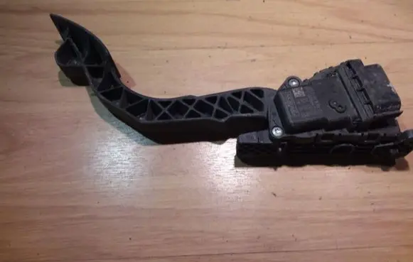 Volvo C70 Accelerator throttle pedal 4M519F836DH