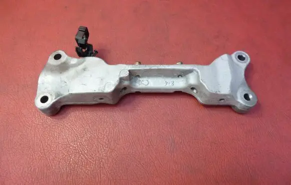 Peugeot 207 Engine mounting bracket 9654165780