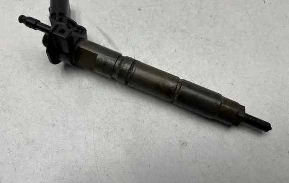 Mercedes-Benz E W211 Fuel injector 0445115027