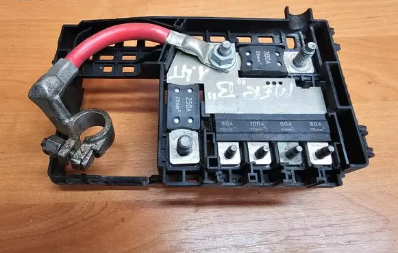 Opel Meriva B Positive cable (battery) 13354390 11102010