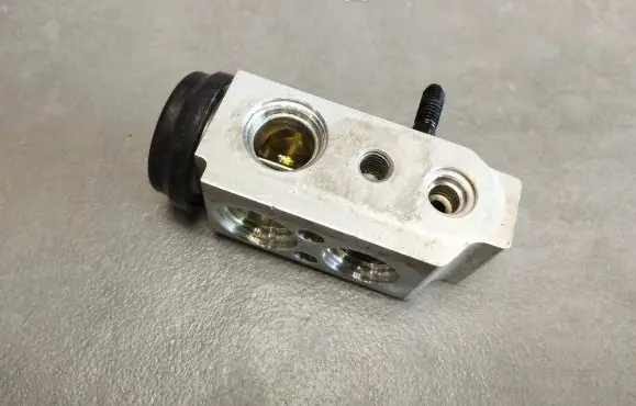 Air conditioning (A/C) expansion valve