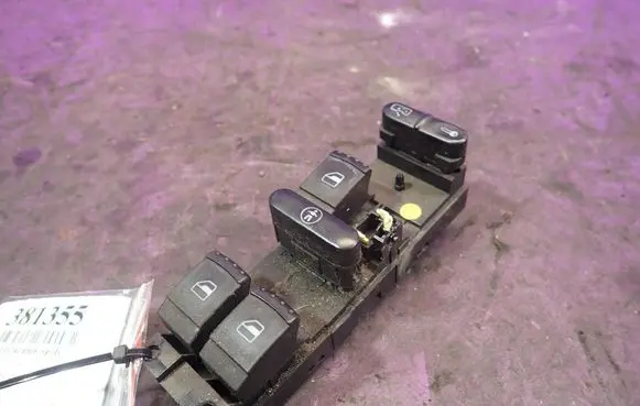 Volkswagen Golf IV Quarter vent window switch 