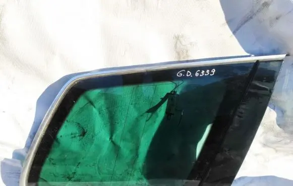 Volkswagen Touareg I Rear side window