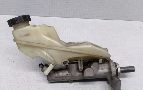 Toyota Corolla E120 E130 Master brake cylinder 744712514
