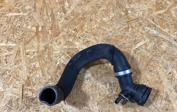 Porsche Macan (95B) Intercooler pipe mounting bracket 95b121109h