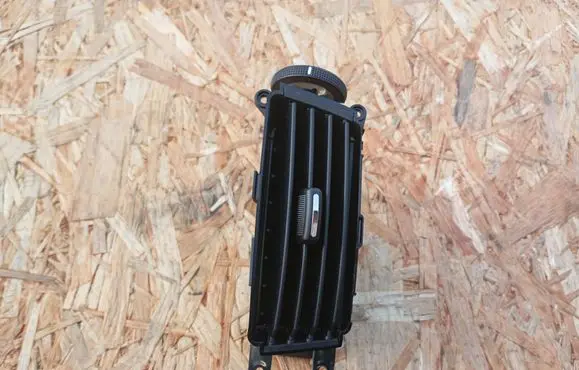 Hyundai i30 Dash center air vent grill 974102R000