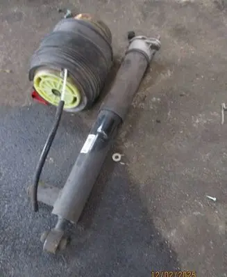 Mercedes-Benz E W212 Rear shock absorber/damper A2183202030 MN3630 30777047