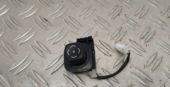 Toyota Avensis T270 Steering wheel adjustment switch 