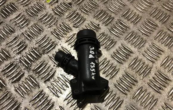 BMW 5 E39 Engine coolant pipe/hose 2247744