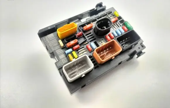 Citroen C4 Grand Picasso Fuse module 9664705880
