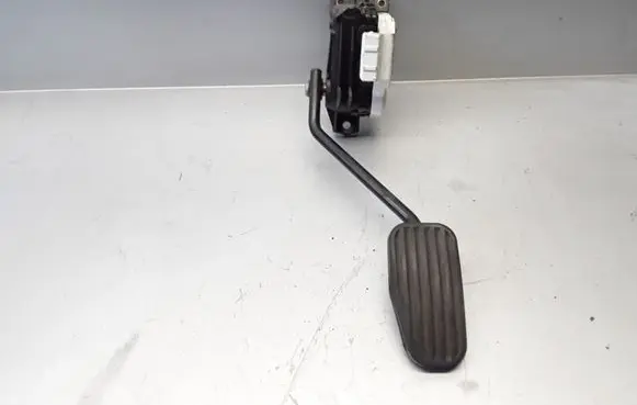 Volvo XC90 Accelerator throttle pedal 30683521